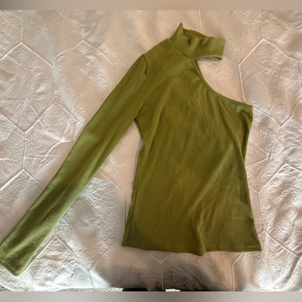 Lulu's pistachio green Asymetric Top